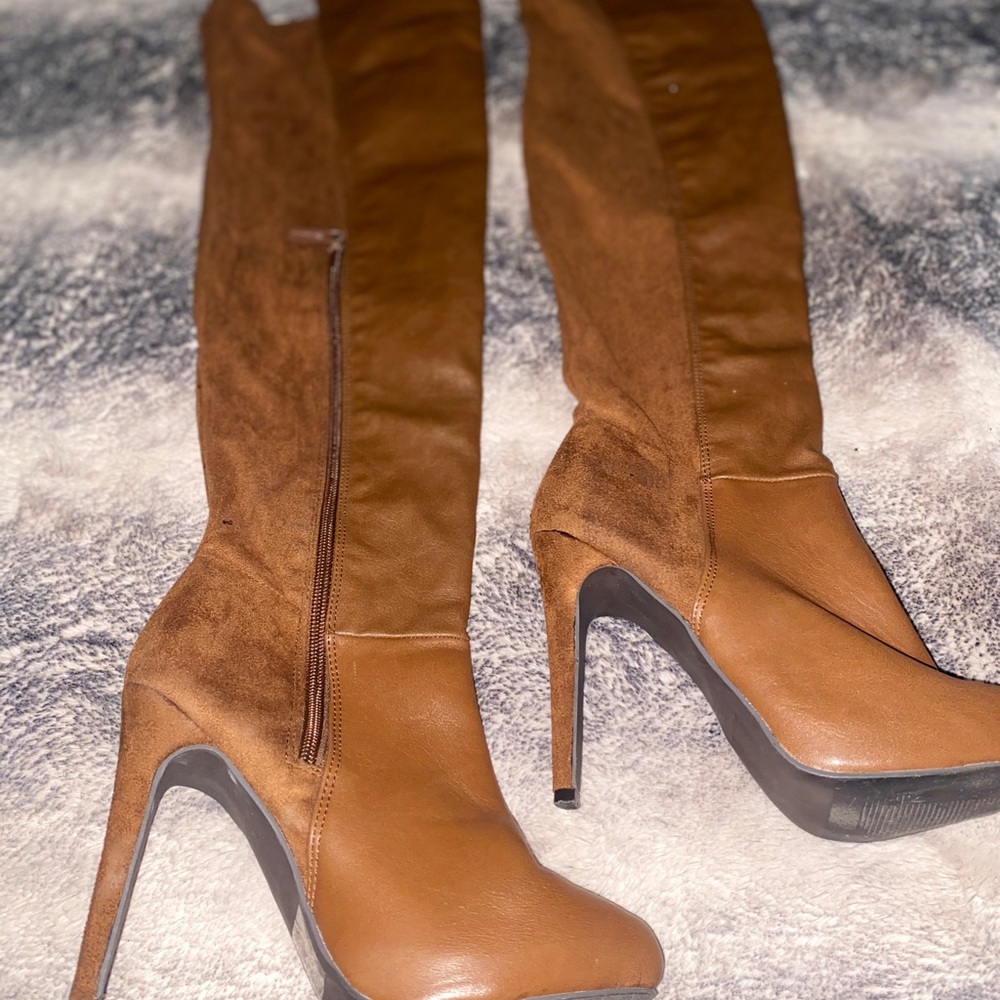 Knee high brown heeled boots - Picture 2 of 5